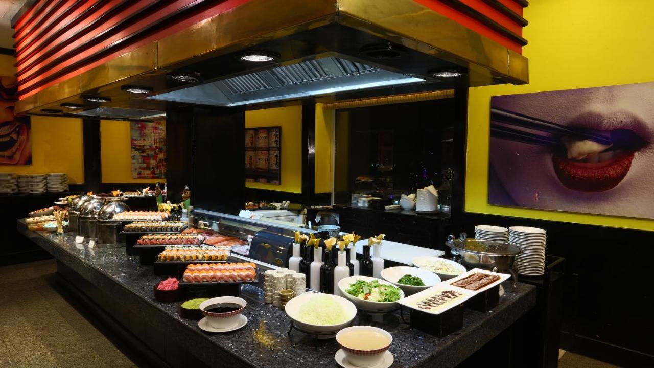Avari Towers Karachi Luaran gambar A sushi bar in a hotel