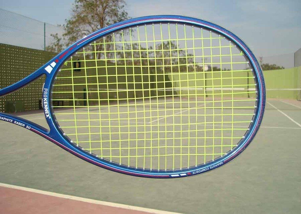 Avari Towers Karachi Kemudahan gambar Tennis racquet