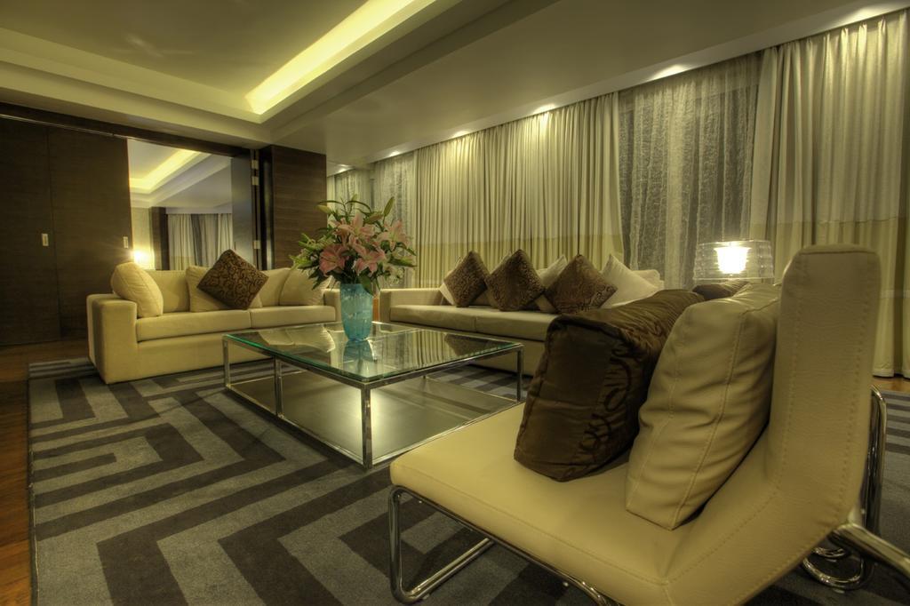 Avari Towers Karachi Bilik gambar The interior of a suite at the hotel
