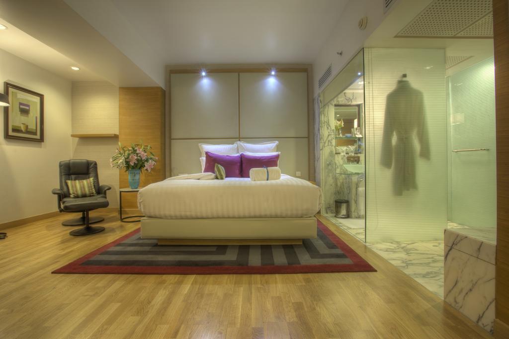 Avari Towers Karachi Bilik gambar A bedroom at the hotel