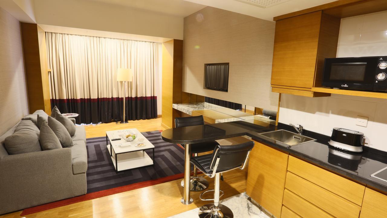 Avari Towers Karachi Luaran gambar A typical studio apartment