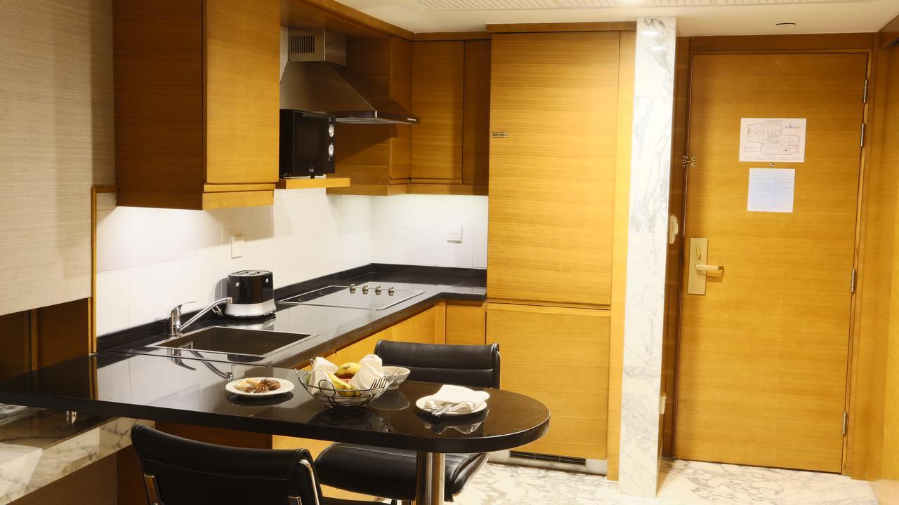 Avari Towers Karachi Luaran gambar A kitchen in a suite
