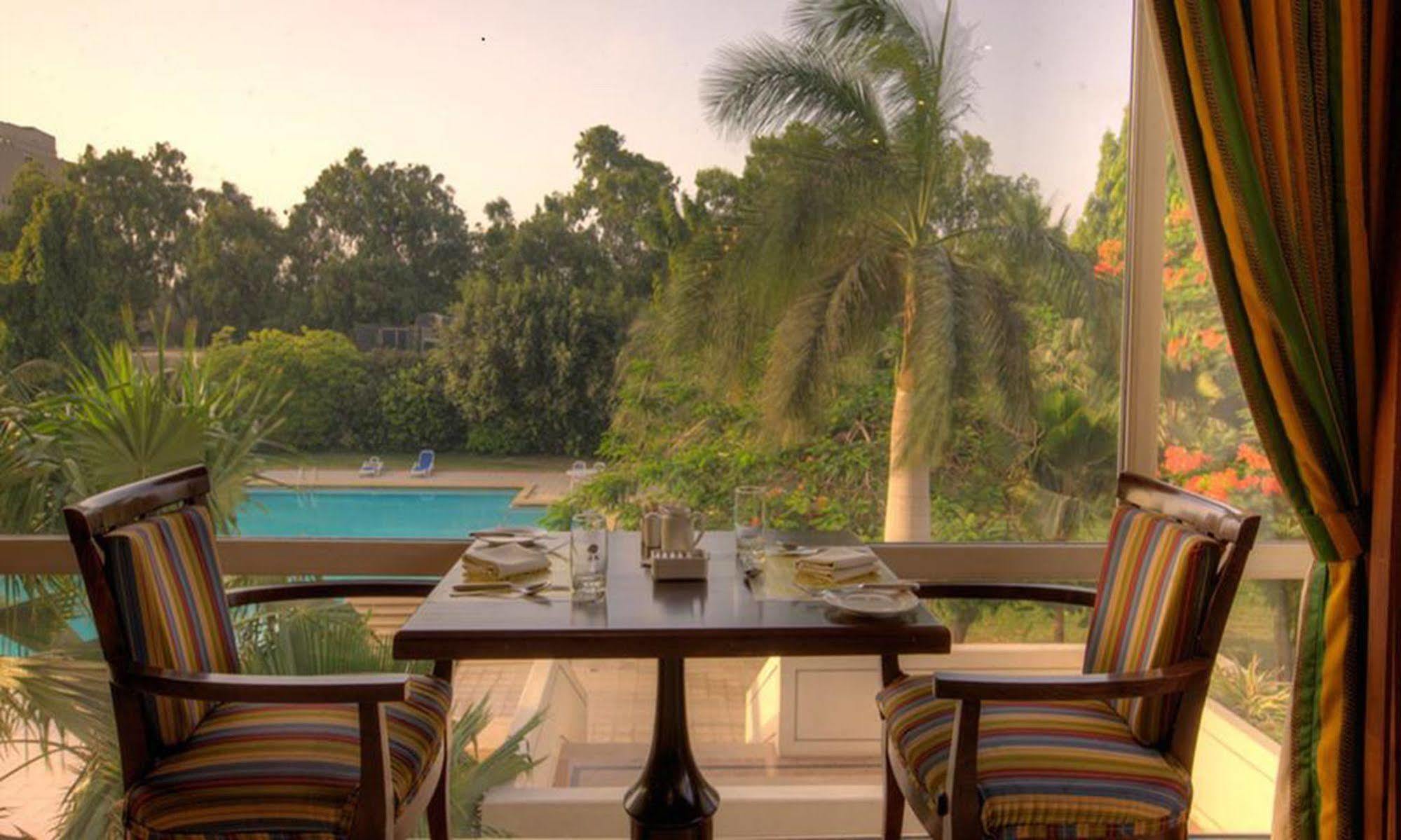 Avari Towers Karachi Luaran gambar The Imperial Hotel