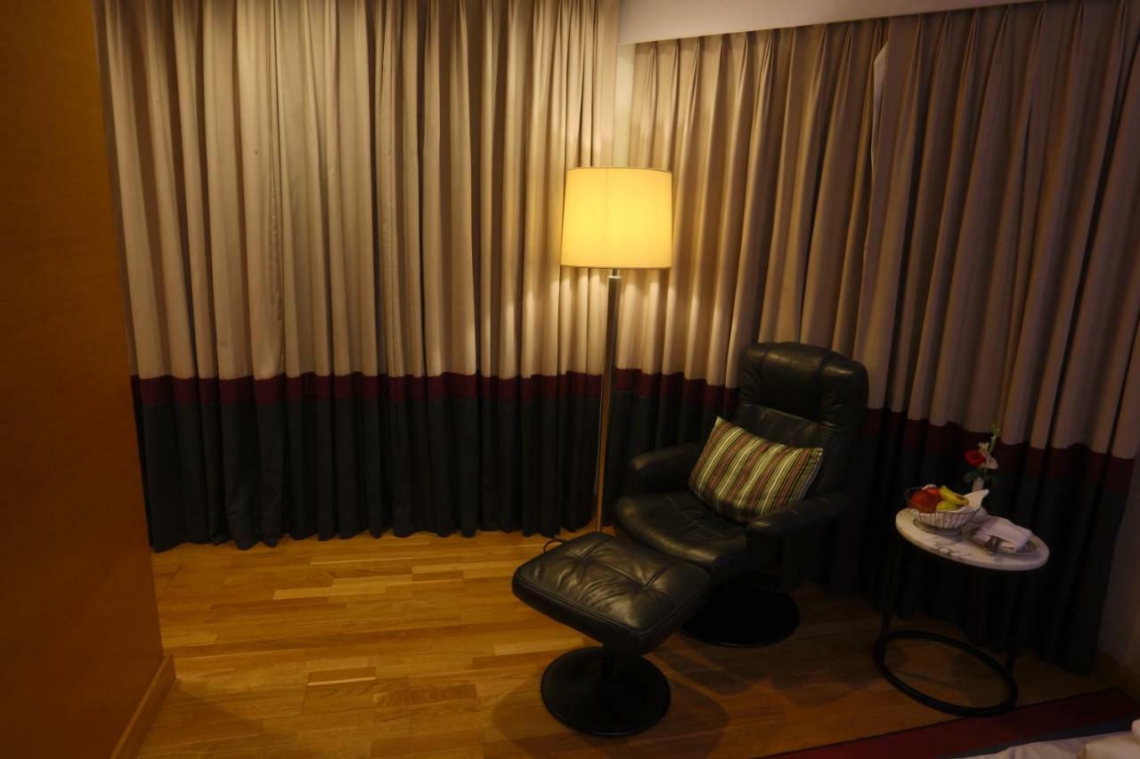 Avari Towers Karachi Luaran gambar A room at the hotel