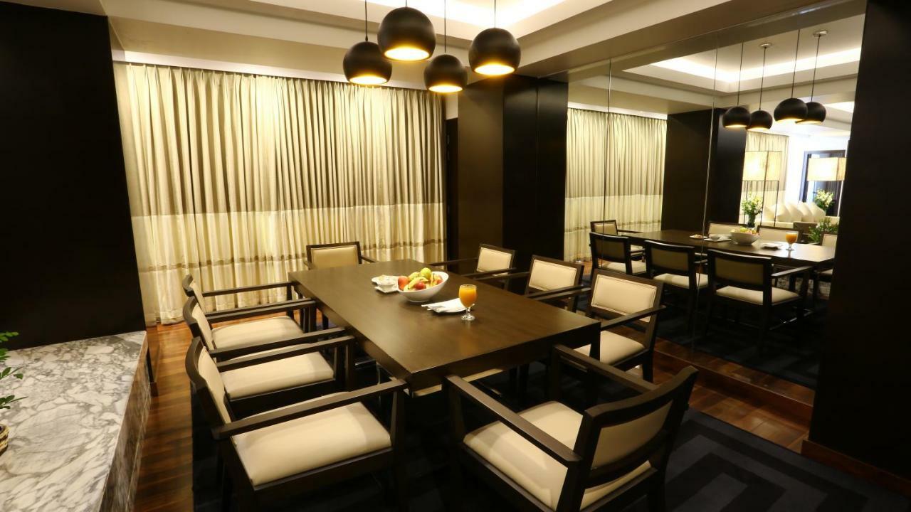 Avari Towers Karachi Luaran gambar A dining room