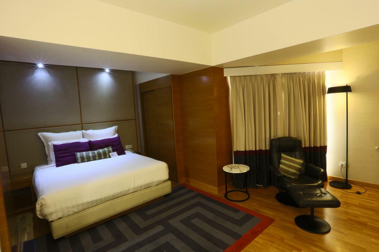 Avari Towers Karachi Luaran gambar A room at the hotel